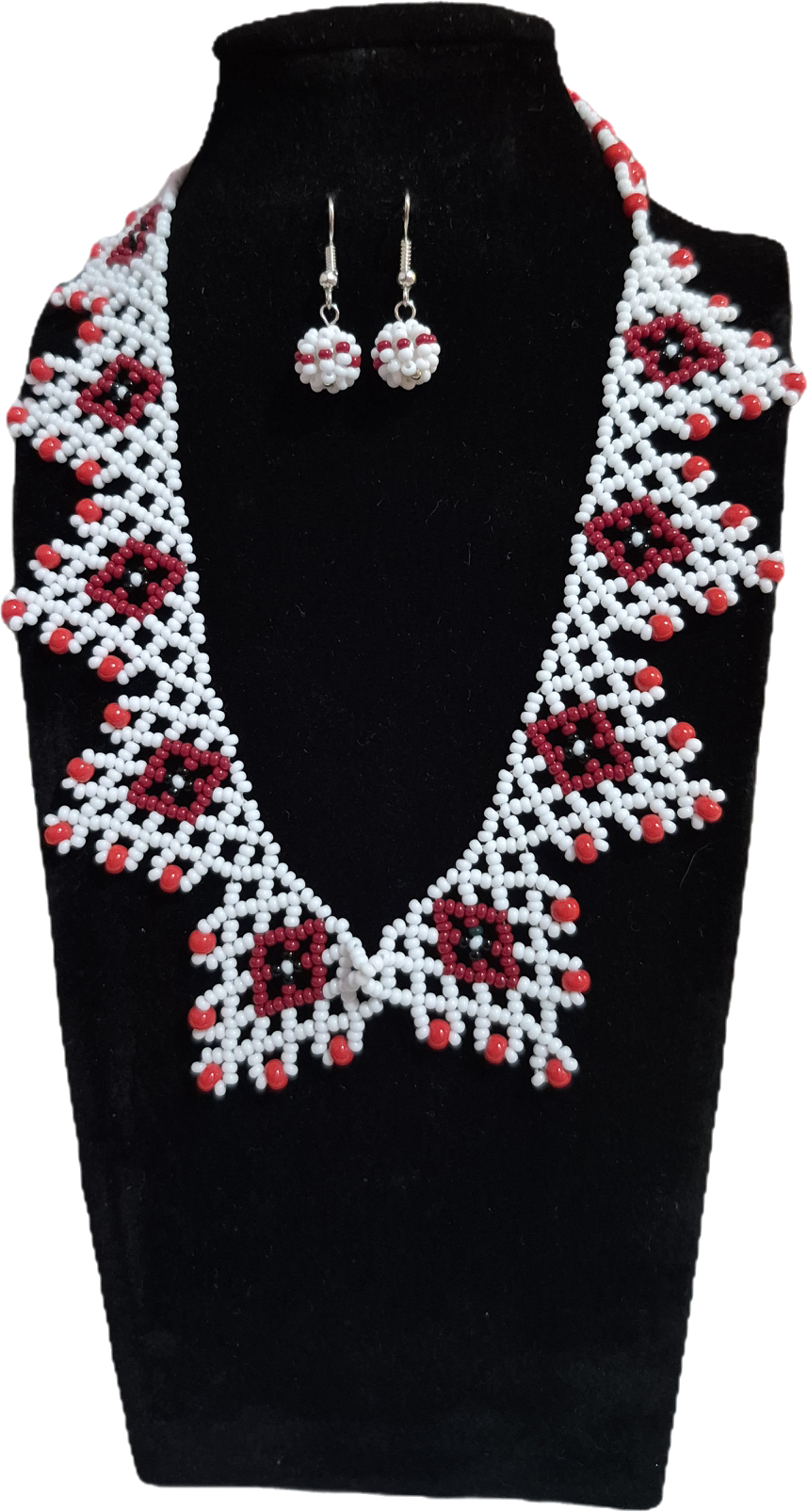 Collar y aretes- Luna Bordada